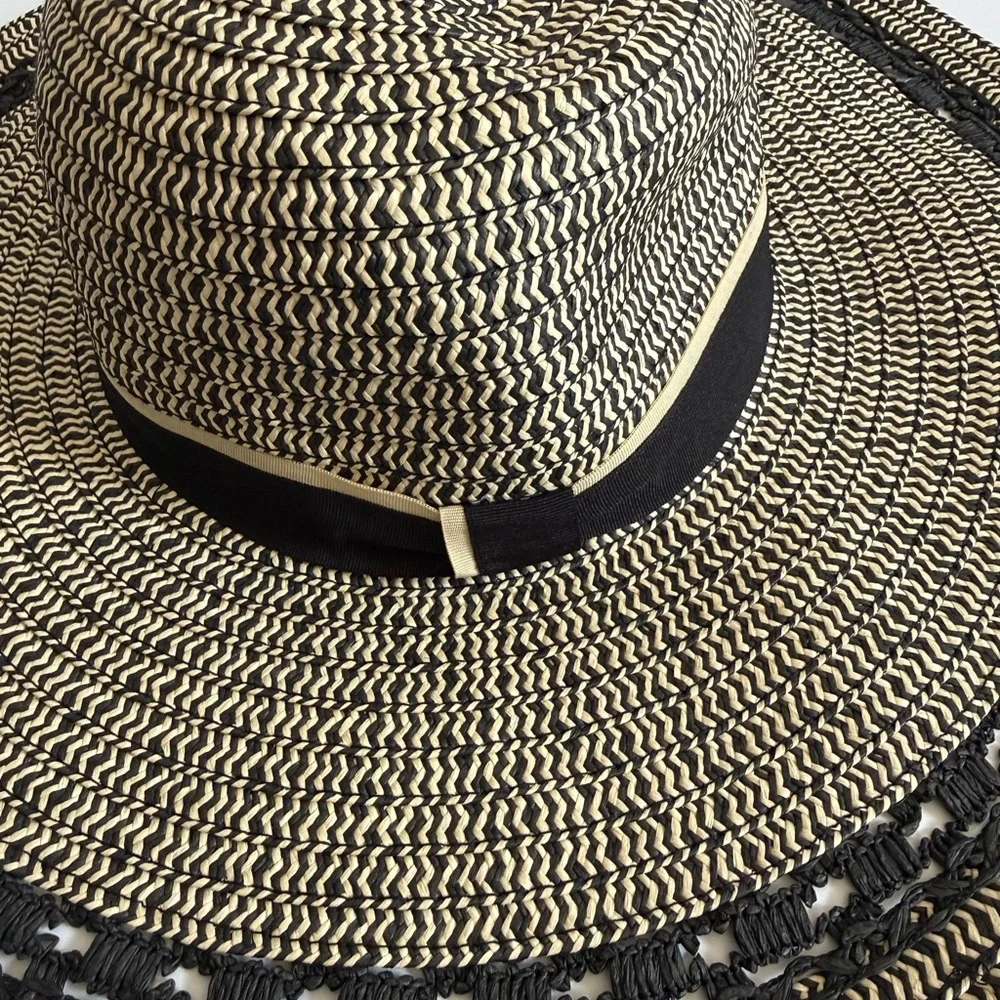 Time and Tru Large Wide Brim Black Natural Braided Straw Sun Hat Floppy Women